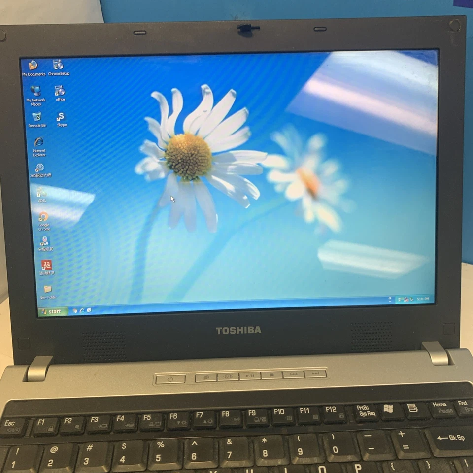 12'' Toshiba Satellite U200 2-Core 1.6GHZ 1GB 250GB Windows XP pro  (Bad Audio) - Image 3 of 4