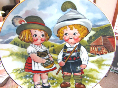 VINTAGE Dolly Dingle 8.5'' collector plate, DOLLY DINGLE VISITS Germany