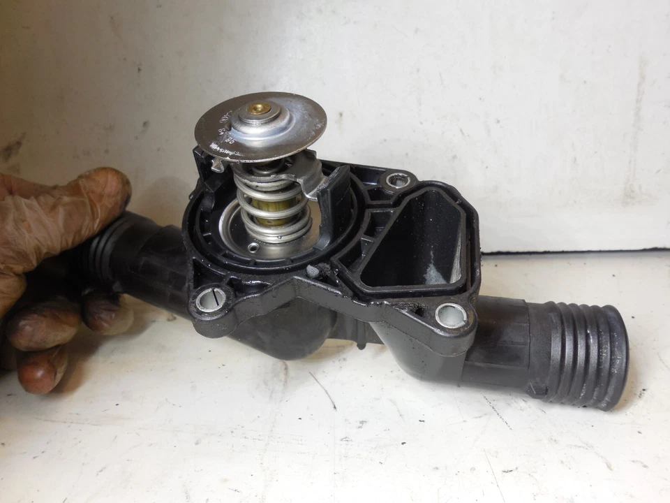 Conjunto de carcasa de termostato para 96-99 BMW 318I 318Ti 318Is Z3 1,9 L L4 DOHC Foto 4 de 4