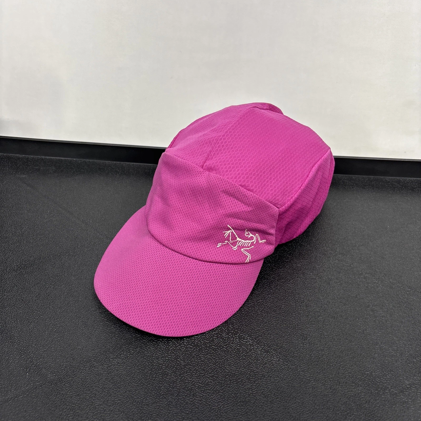Arc'teryx 5 Panel Hat Small Medium Pink Performance Lightweight Flexible Hiking