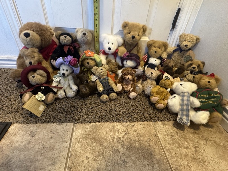 Lot of 25 Boyd’s Teddy Bears Collection