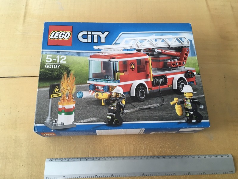 LEGO CITY: Fire Ladder Truck (60107) - Rare & Retired - BRAND NEW SEALED **