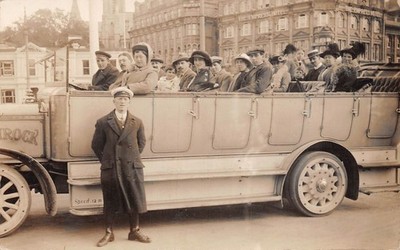 POSTKARTE SOZIALGESCHICHTE EXETER CHARABANC AUSFLUG RPPC