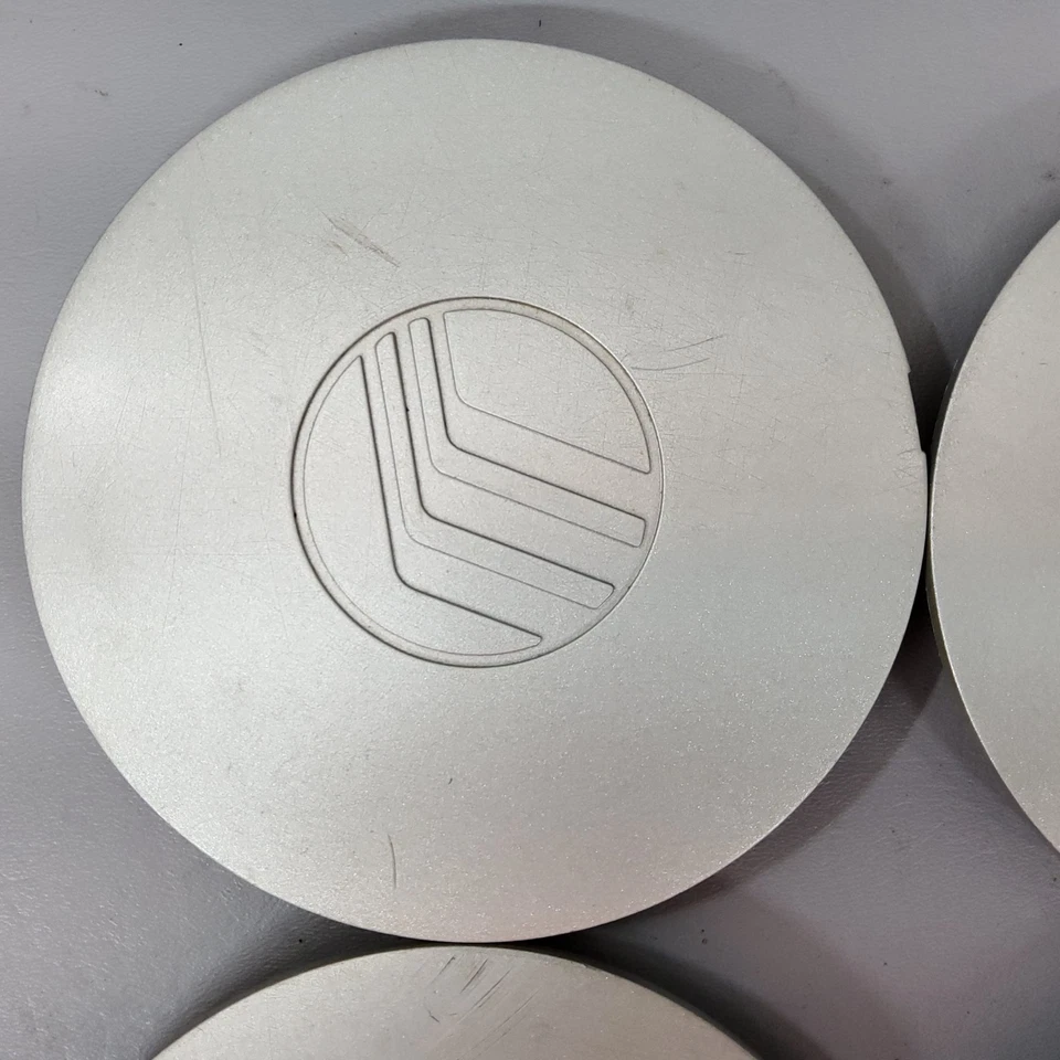 Juego de 4 tapacubos centrales de rueda plateados de fábrica 97-99 Mercury Tracer F7K6-1A096-AB Foto 2 de 4