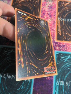 Yu-Gi-Oh! Dark Magician SDY-006 Unlimited Ultra Rare NM/LP Yu-Gi-Oh! Dark Magician SDY-006 Unlimited Ultra Rare NM/LP