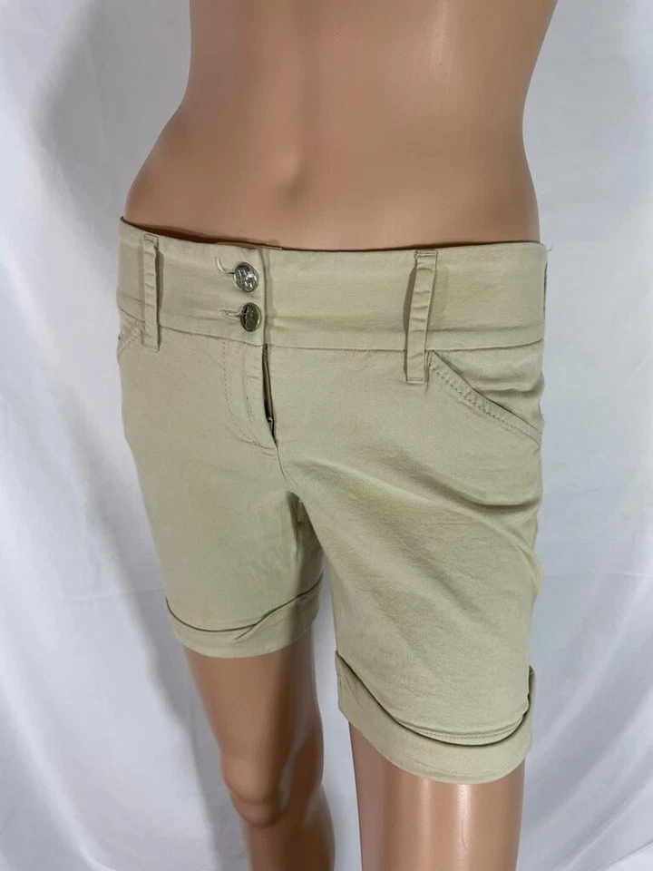 Dolce & Gabbana Women's Shorts Beige Buttons Back Pockets Made in Italy  40 - Image 3 of 4