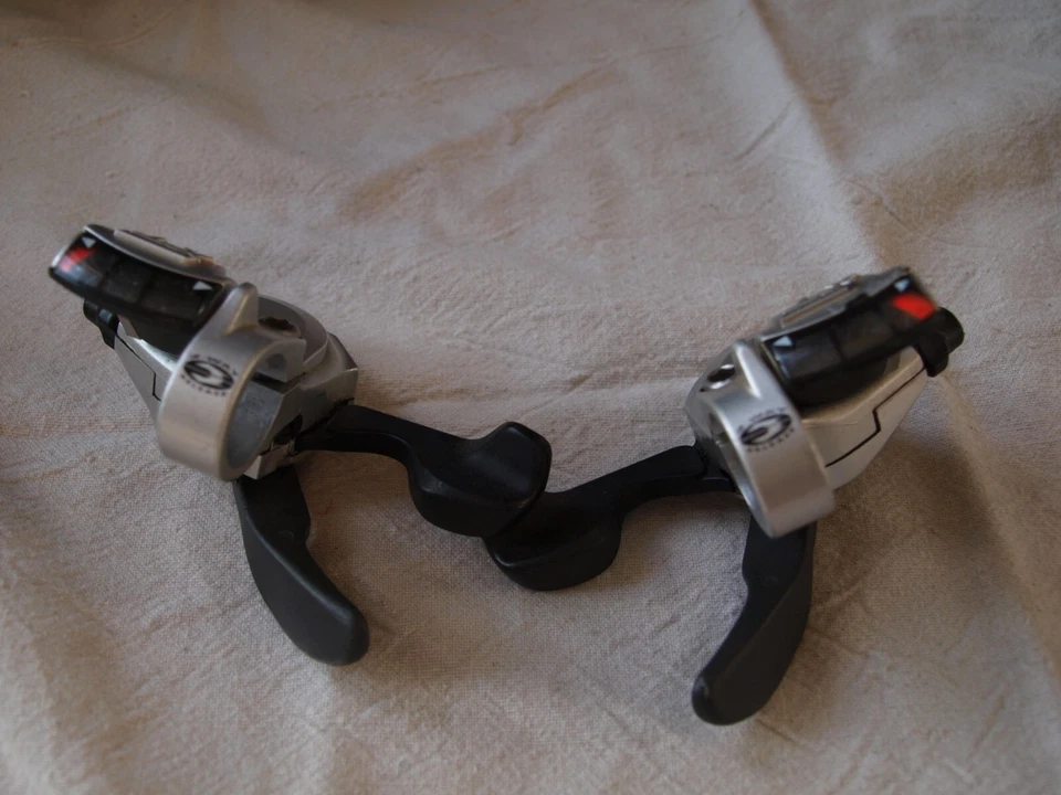 Shimano Deore XT 3 x 9 speed Rapidfire shifters SL-M760 - image 3 of 4