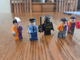 Lego - 6864 - Batmobile and the Two-Face Chase - 100% Complete w/minifigures
