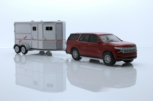 2021 Chevy Tahoe High Country & Horse Livestock Trailer 1:64 Scale Diecast Model - Picture 6 of 12