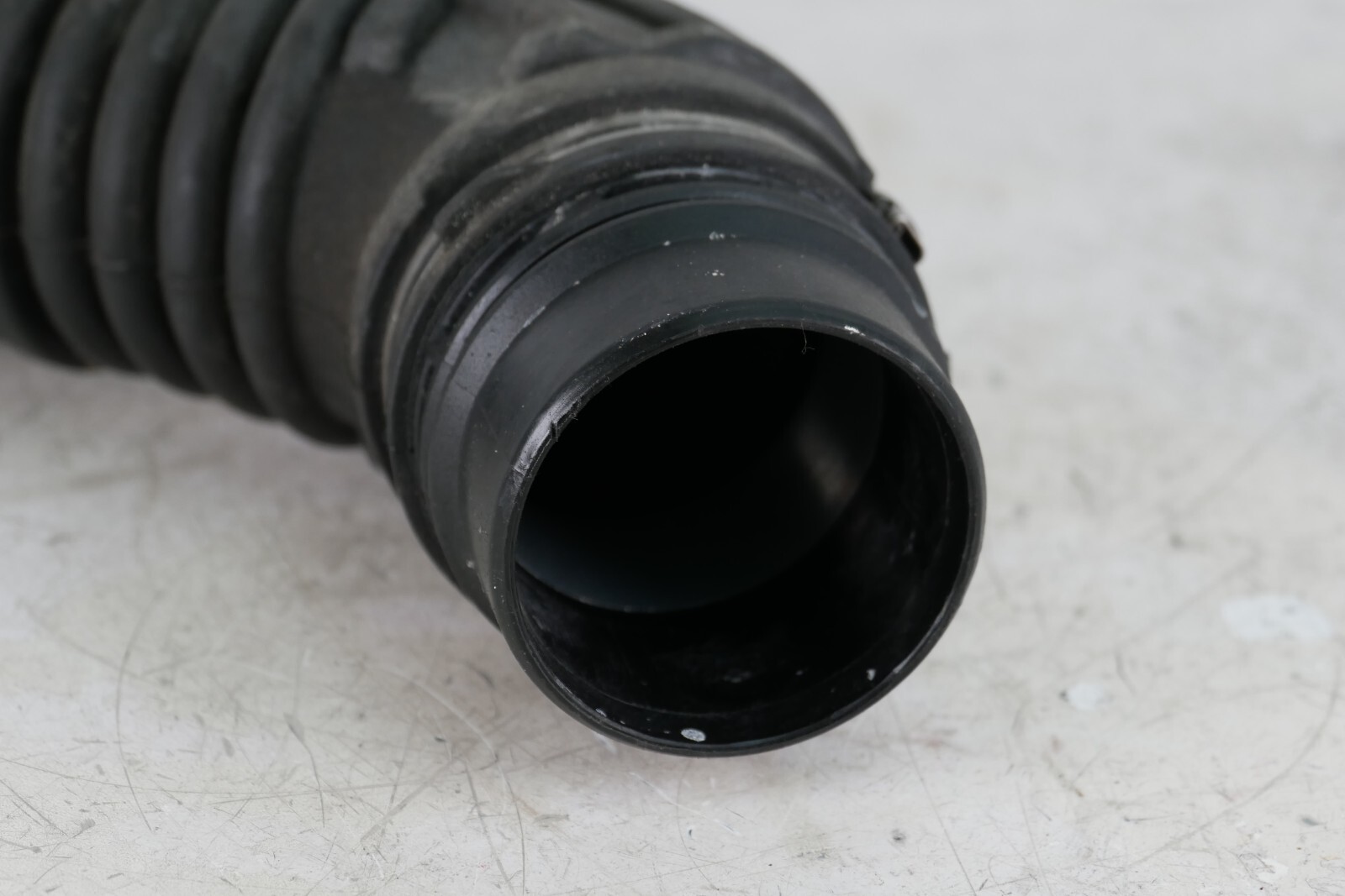 2017-2020 MASERATI LEVANTE DRIVER SIDE TURBO INTAKE HOSE PIPE CLEANER TUBE OEM