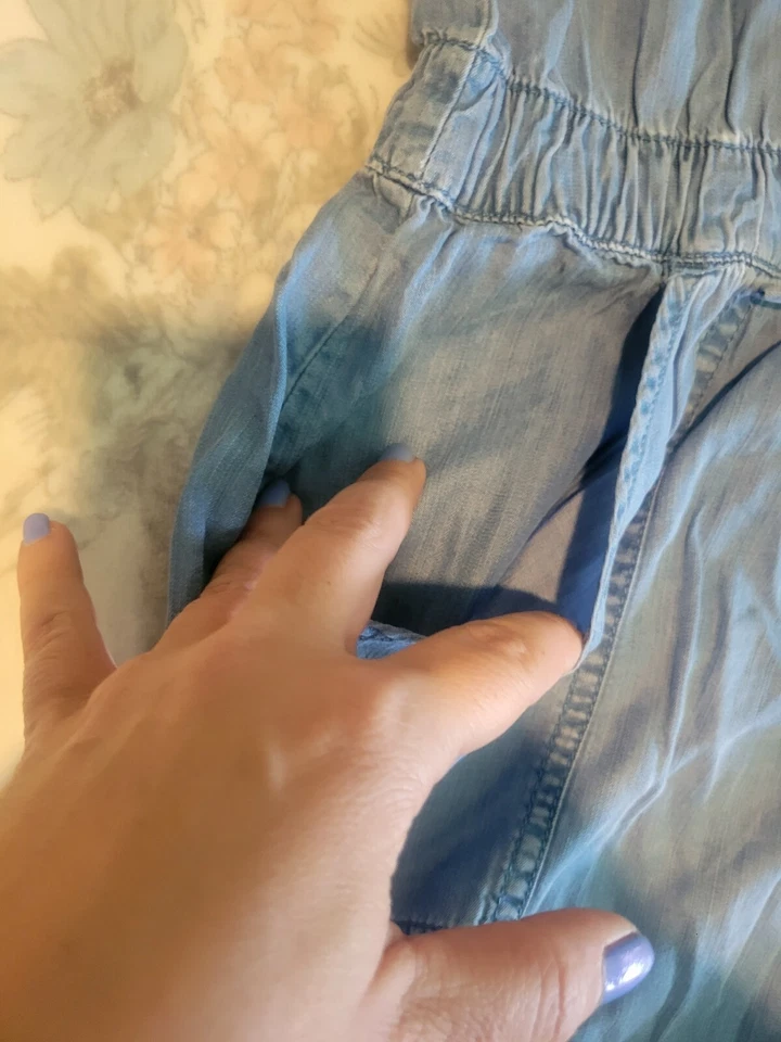 Jeans leve macacão EV1. Fofo e elegante. Small Revolve - Imagem 4 de 4