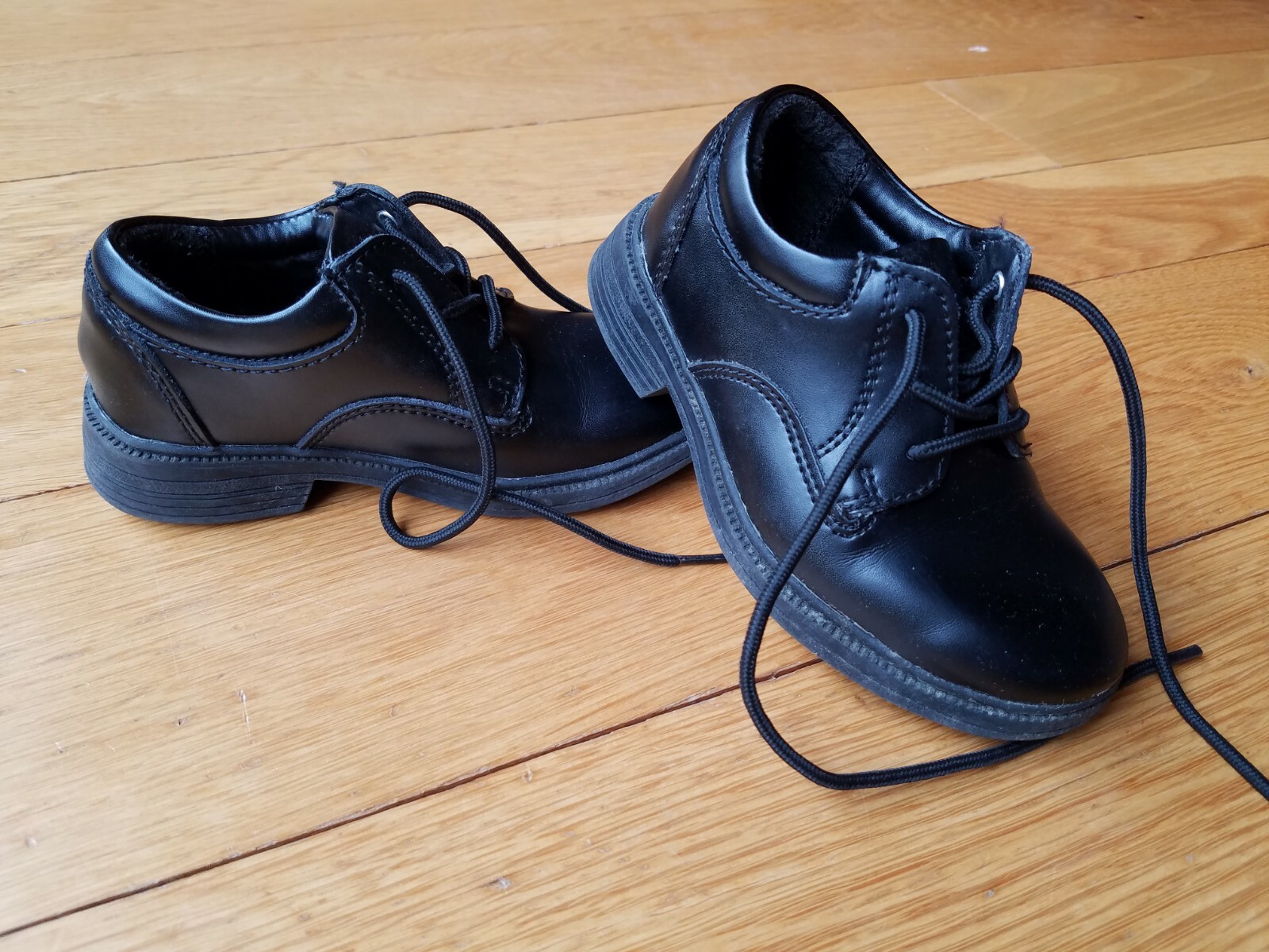 Little Boys Dress Shoes that tie, Size 