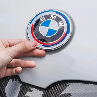 82MM + 82MM 50 Jahre Edition M Vorne Motorhaube + Hinten Heck G-Serie BMW Emblem - Bild 1 von 4