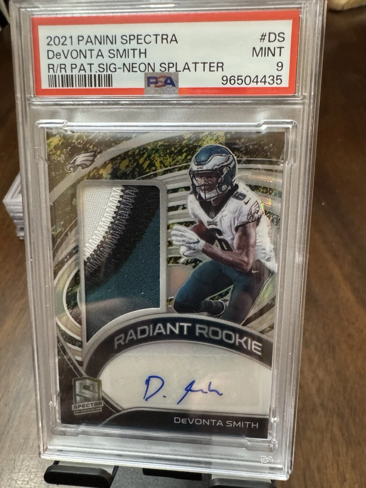 DeVonta Smith Panini Spectra Radiant Rookie Patch Signatures #DS Neon Splatter