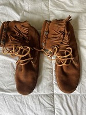 minnetonka moccasins Boots Lace Up Size 6