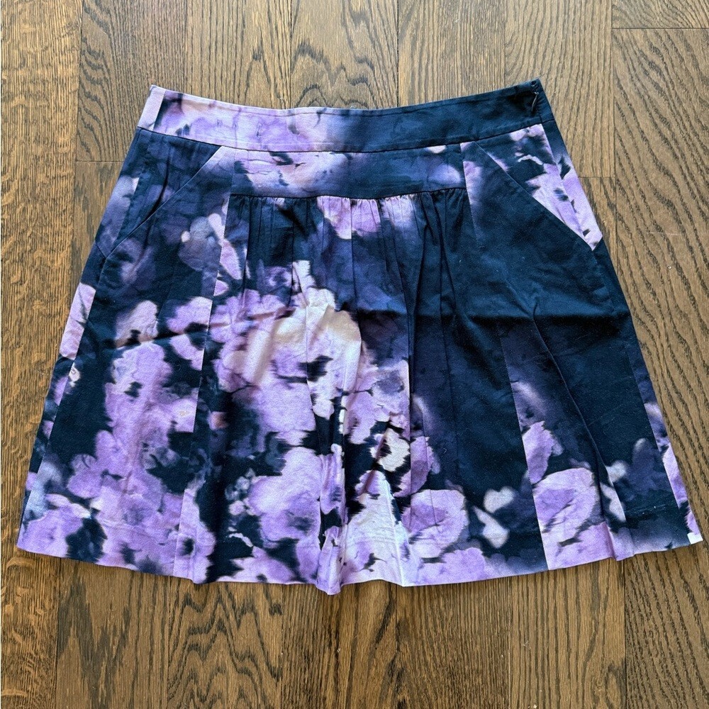 Theory Floral Print Mini Skirt Size 2 in Classic Fit-image