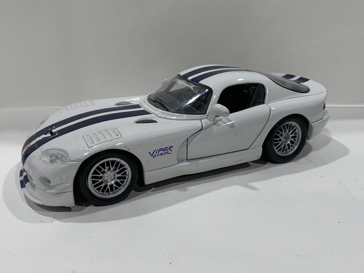 Maisto Diecast White 2007 Dodge Viper GT2 GTSR 1/ 24 Scale W/Blue