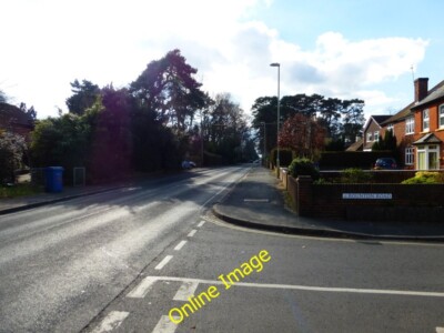 Foto 6x4 Blick nach Westen entlang der Aldershot Road von der Rounton Road Fleet \/SU80 c2014