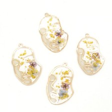 4PCS Gold Tone Real Dry Pressed Flower Resin Face Shape Charm Pendant GXE504