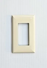 (1) LEGRAND PASS& SEYMOUR SNAP-14 Wall Plate Rectangular Opening 1 Gang Almond