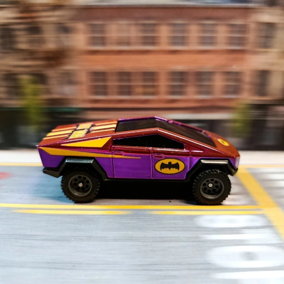 Hot Wheels Tesla Cybertruck púrpura cromo Batman (Wangstar personalizado) pilotos reales Foto 2 de 4