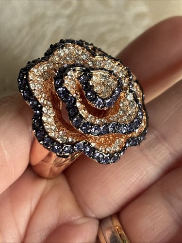 Park Lane Camelia Ring Rose Gold Tone Size 8 Euc Purple Rim Flower Pave Crystals - Picture 8 of 24