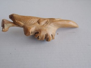Gecko Lizard Parasite wood carving 8 1/4"