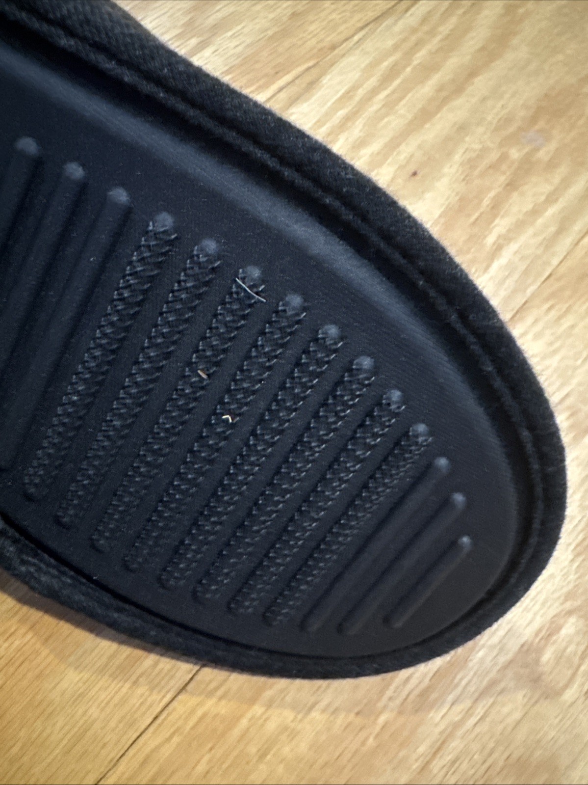 True Religion Men’s Slipper & Sock Set Black and White Size 7-8 NWT thumbnail 3