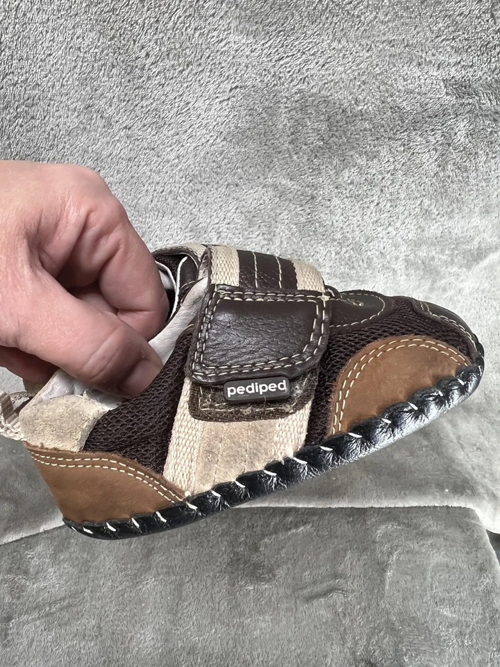 Zapatos de bebé Pediped hechos a mano, suela suave de cuero marrón (12-18 meses) Foto 3 de 4