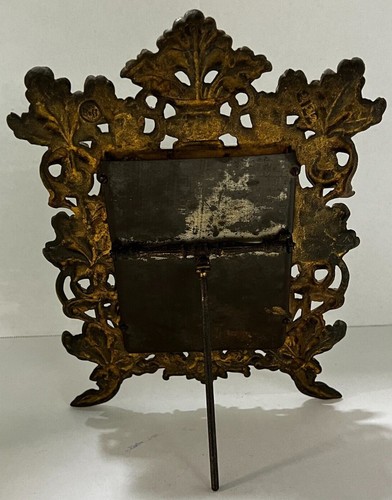 BRADLEY & HUBBARD OAK LEAF AND ACORN CAST IRON PICTURE FRAME - Picture 3 of 4