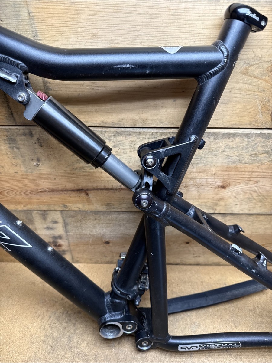 SantaCruz　blur フレーム　 MTB 26インチ Santa Cruz Blur 1 Classic Full Suspension Mountain Bike