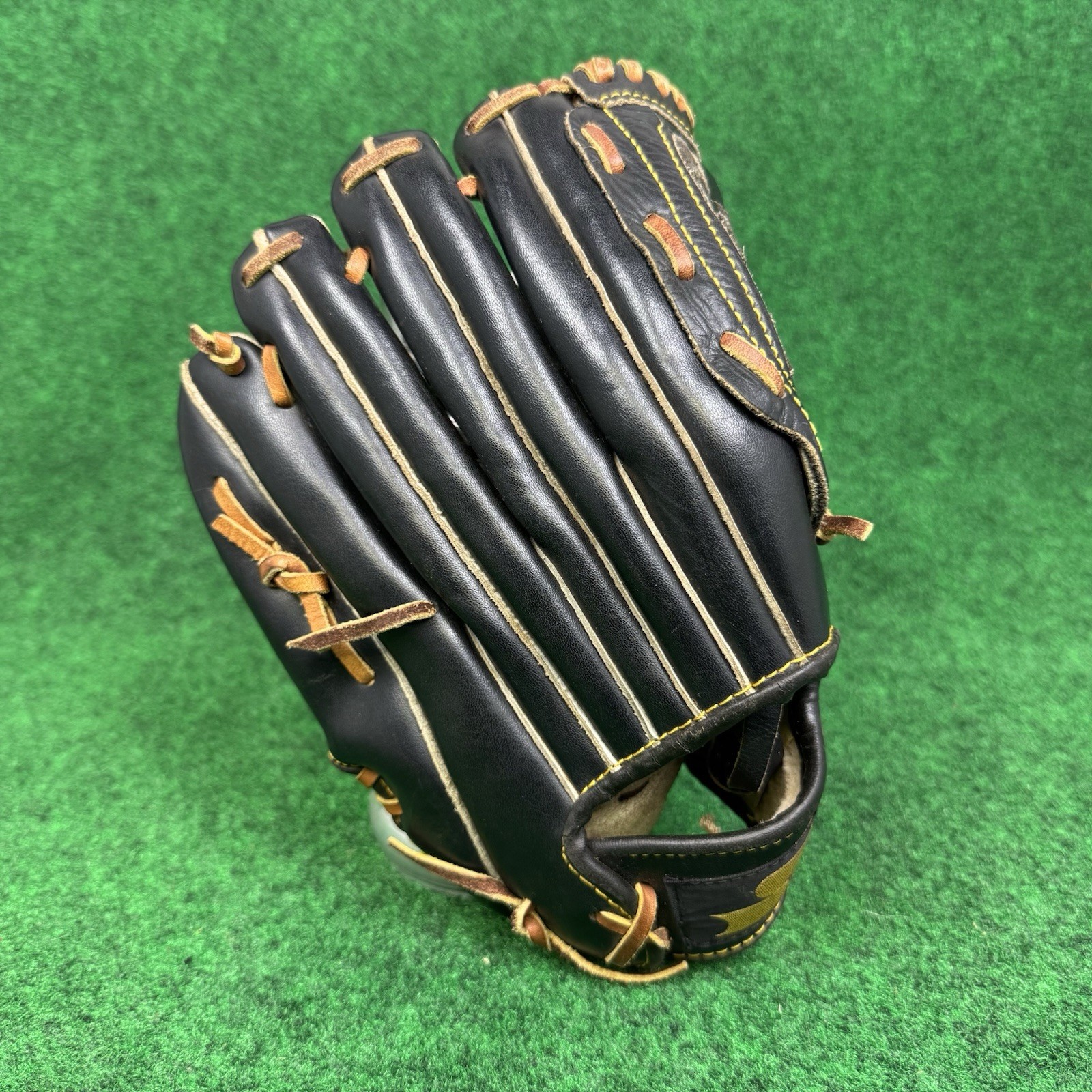 SSK 12&rdquo; RHT Black Baseball Glove, Professional Edge, Model SBG 50