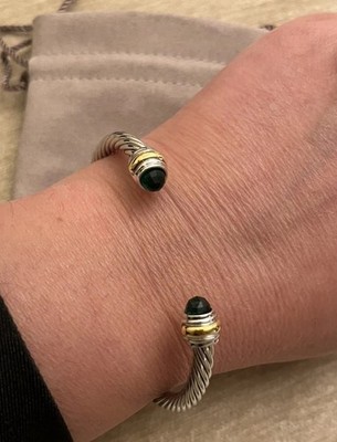 David Yurman Sterlingsilber mit einem Hauch von 14 K Gold Armreif mit grünem Achat