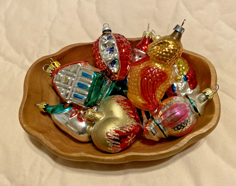 ACACIA Monkey Pod Wood Bowl w/Lot of Ten Mini Ornaments Vintage Check It Out!