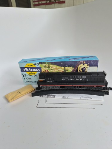 LOCOMOTORA FICTICIA Athearn 4328 HO Southern Pacific RR Trainmaster Black Widow NUEVA EN CAJA | Condition: New
