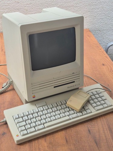Apple Macintosh SE 1/20 (Model No: M5011) – Vintage Computer von 1988