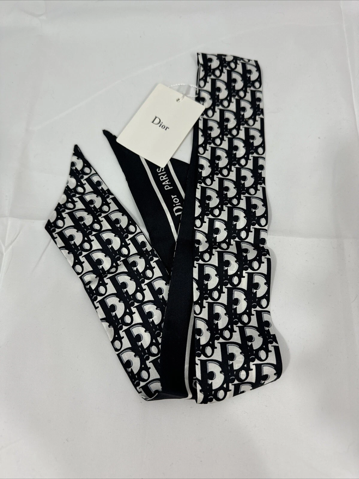 Foulard Christian Dior Mitzah noir et blanc 100% soie Italie 