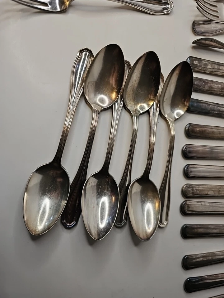 WM Rogers & Son AA Flatware Set Clinton Silverware Silver Plate Set Of 31 9cz - Image 2 of 4