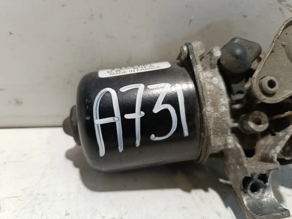 Renault Clio Wiper Motor Electric Windscreen 2010 MK3 Facelift OEM 8200268932E - Image 2 of 4