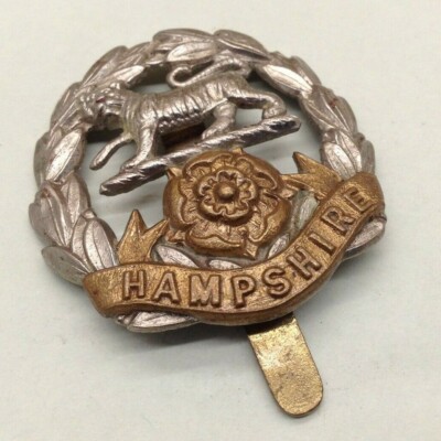 Lovely Royal Hampshire Regiment Military Cap Badge C617 UK