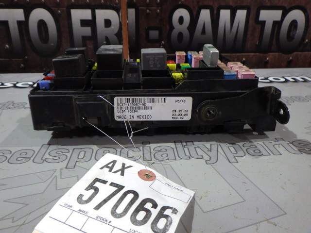 2005 2006 FORD F350 LARIAT 6.0 DIESEL ZF6 4X4 FUSE JUNCTION 2005 2006 FORD F350 LARIAT 6.0 DIESEL ZF6 4X4 FUSE JUNCTION