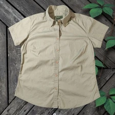 破損した Eddie Bauer エディー・バウアー アーミーグリーンの半袖ボタンアップシャツ 女性の中くらい サイズ