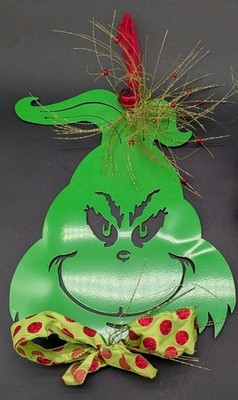 22'' Dr. Suess ''Mister Grinch'' Metal Hanging Wall/Window Decor/Sign Green Bow