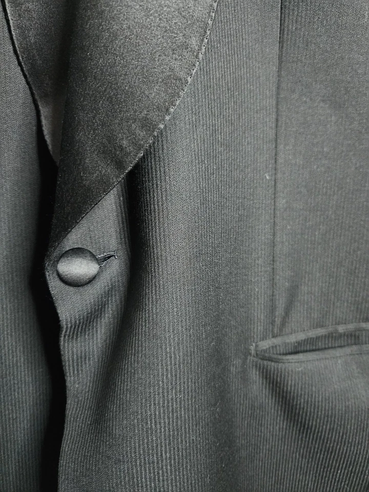 Esmoquin Brioni Vintage Para Hombre Talla 46L Lana Hecho en Italia Mantón Solapa Foto 2 de 4