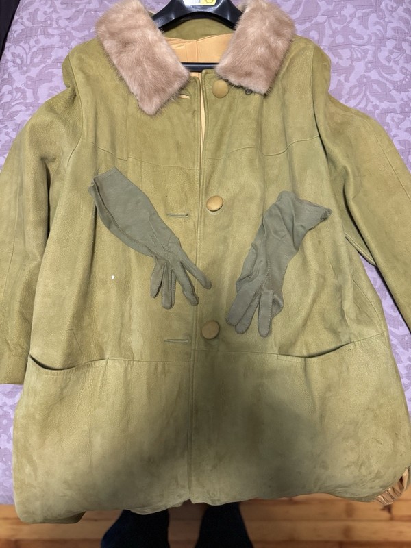 Women’s Green Suede Overcoat Size L Mid-Length Lined Fur Trim Button Front