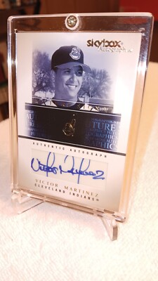 2005 Skybox Autographics Future Signs Serial#22/65 Victor Martinez #FSA-VIM Auto