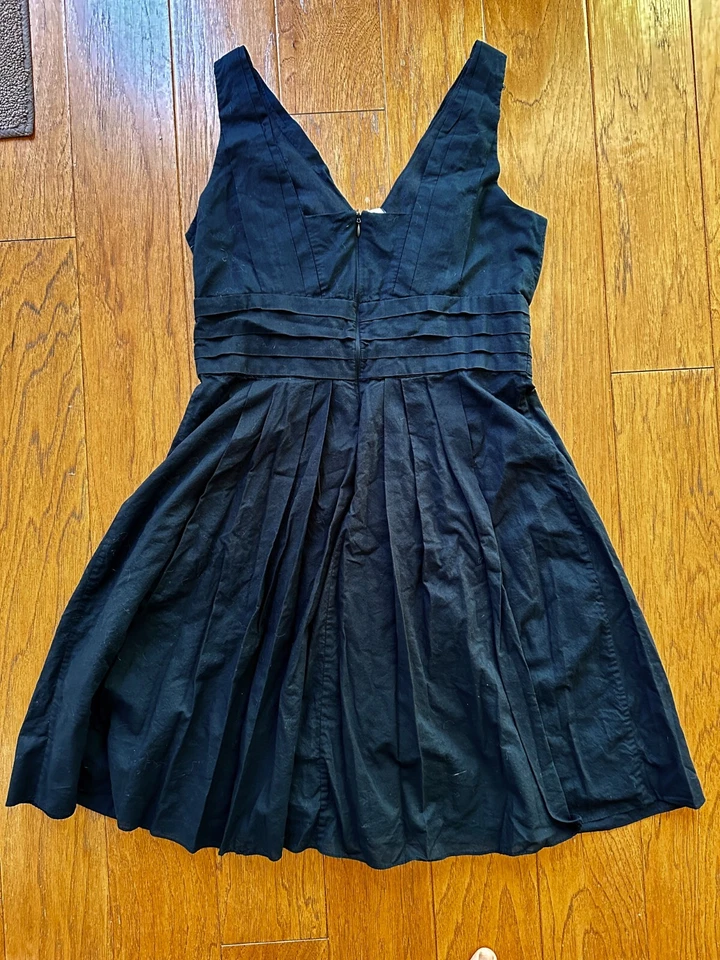 VESTIDO SIN MANGAS WHITE HOUSE BLACK MARKET WHBM TALLA 12 NEGRO AJUSTADO Y ACAMPANADO ¡CALIDAD EN MUY BUENA CONDICIÓN! Foto 2 de 4