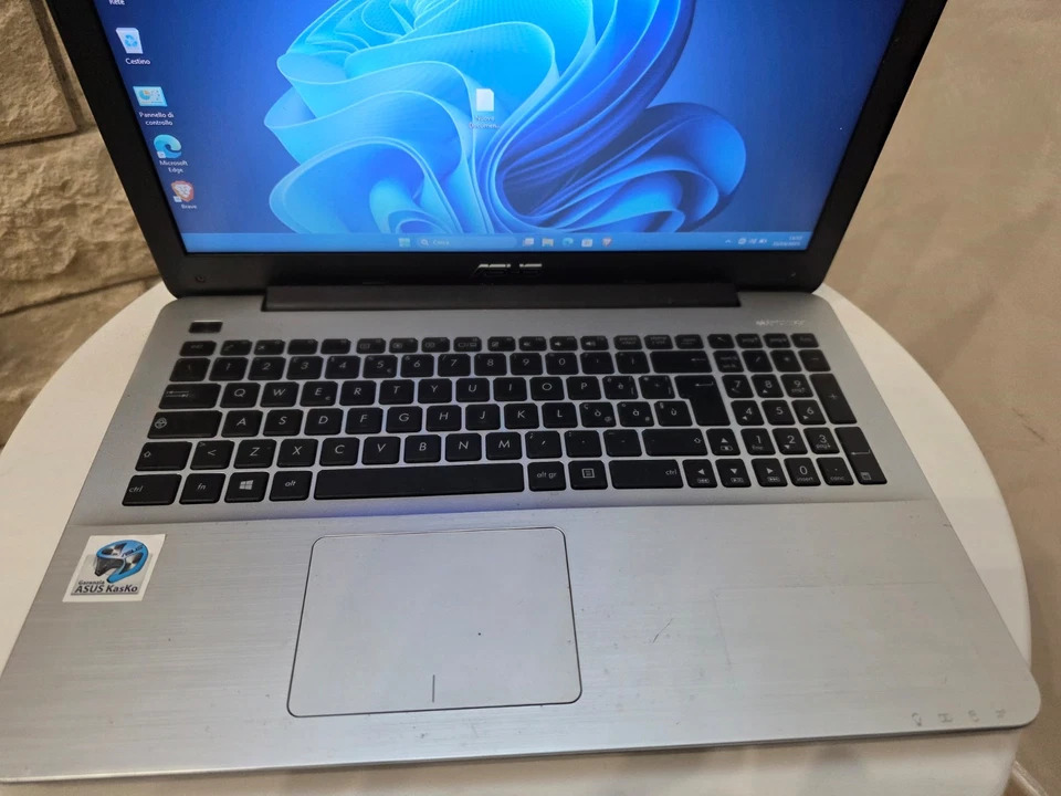 PC PORTATILE NOTEBOOK   ASUS  I7 4TH  16 GB RAM   SSD 256 HDD 500GB  WINDOWS 11  - Immagine 2 di 4