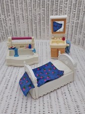 VINTAGE 1999 FISHER PRICE LOVING FAMILY VANITY SINK,BATH & SPRINGY BED