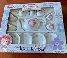 VTG 1990s Raggedy Ann  Andy Classic Child's 13 pc China Tea Set Schylling NIB